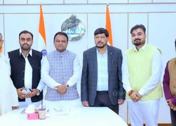 Union Minister Athawale Meets CM Majhi, Discusses Social Justice and Welfare Coordination