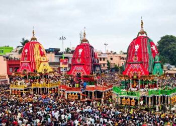 Rath Yatra: Lakhs Of Devotees Pull The Three Chariots To Gundicha Temple On Day Two Of Puri Rath Yatra