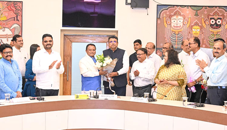 CM Majhi Felicitated As NITI Aayog Ranks Odisha Among Top 5 States In Investment Friendliness Index-2026
