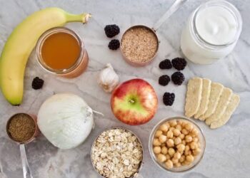 Garlic, Oats, Apples And More: 10 Prebiotic Foods That Support Gut Health