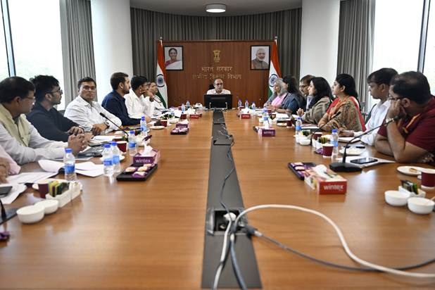 Govt Reviews Proposals To Boost Women-Led Rural Enterprises Towards 6 Crore ‘Lakhpati Didis’ Goal