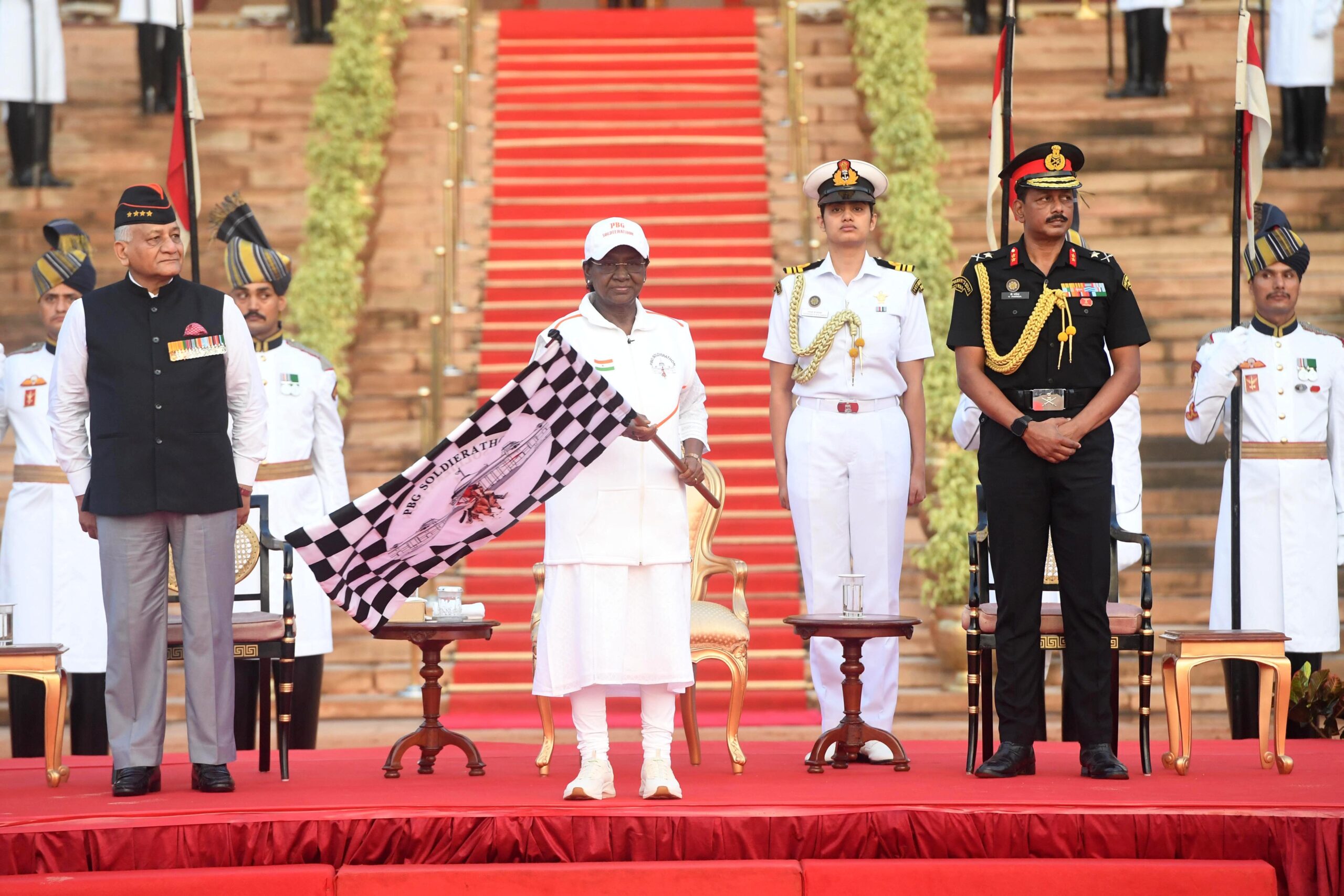PRESIDENT OF INDIA FLAGS OFF THE PBG SOLDIERATHON
