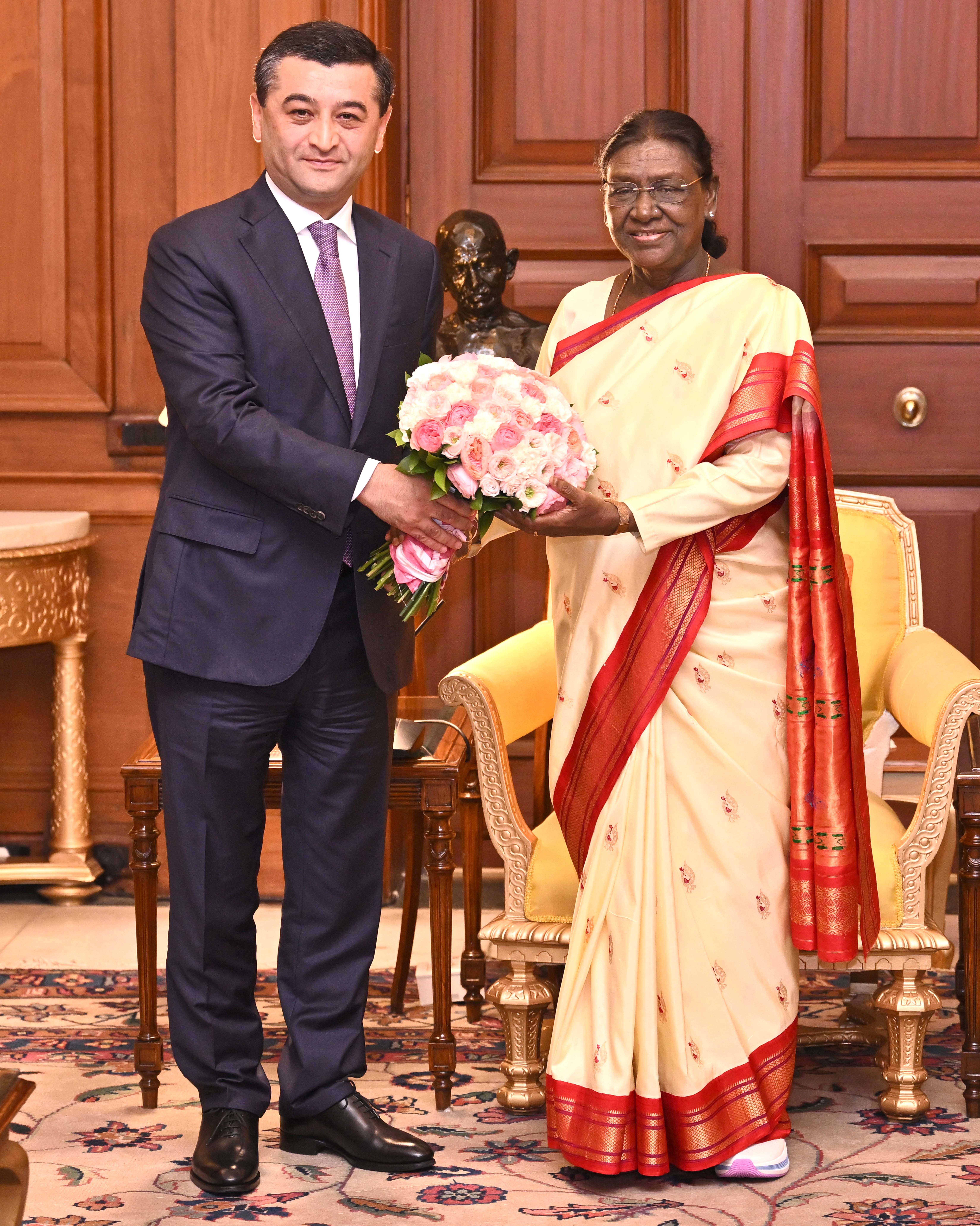 MINISTER OF FOREIGN AFFAIRS OF UZBEKISTAN CALLS ON THE PRESIDENT