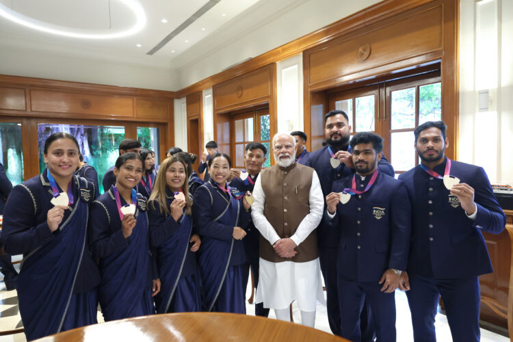 Prime Minister Shri Narendra Modi interacts with Commonwealth Games champions